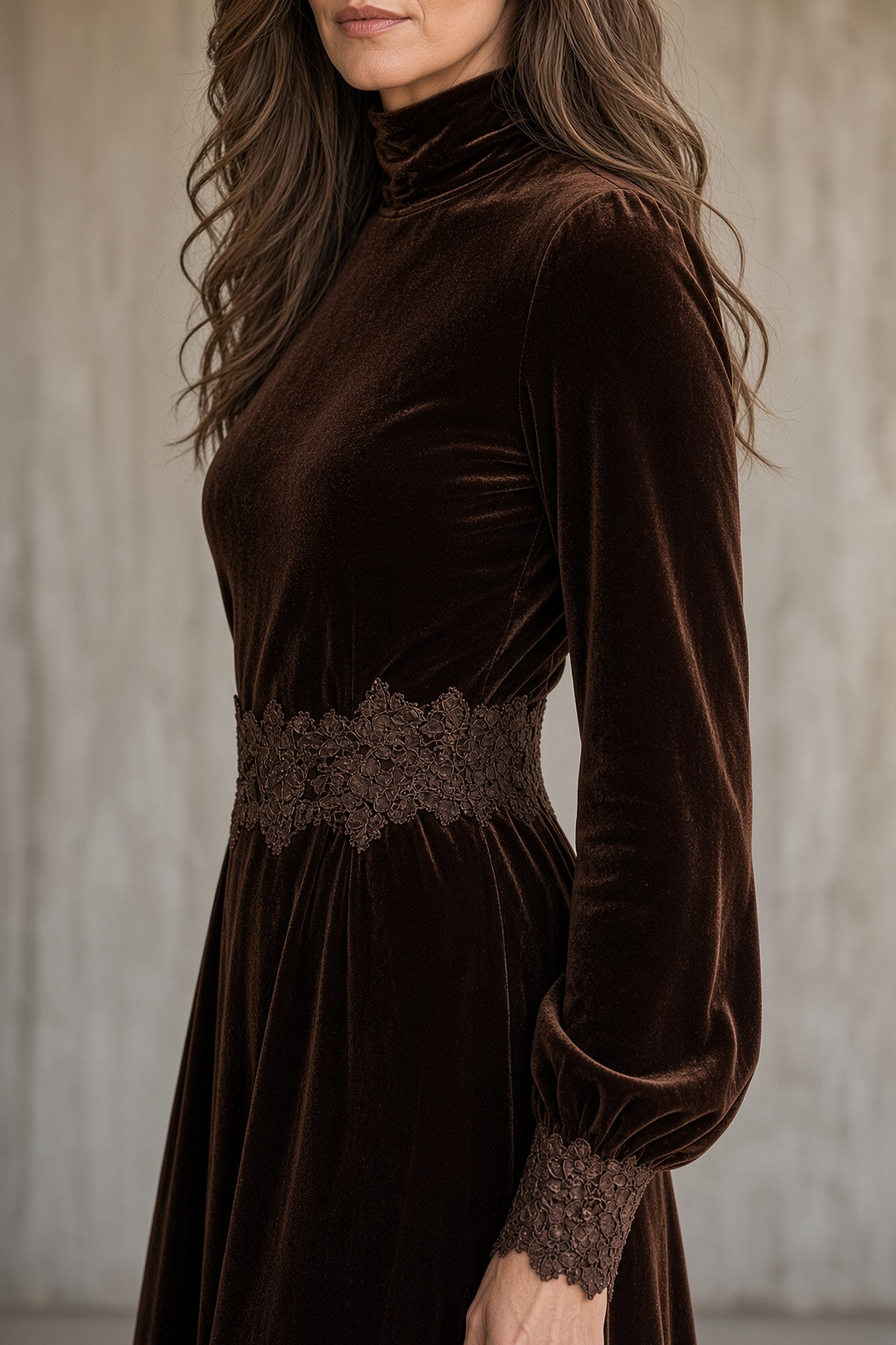 Mónica – Vestido largo de terciopelo con detalles de encaje