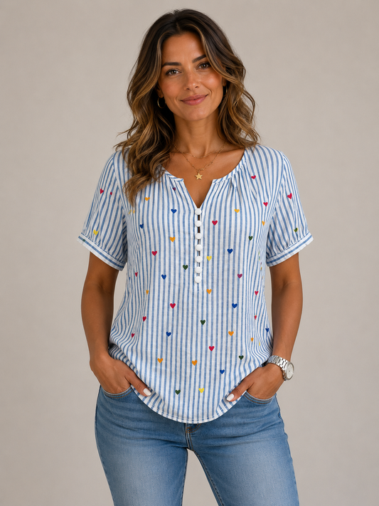 Blusa a rayas con estampado de corazones