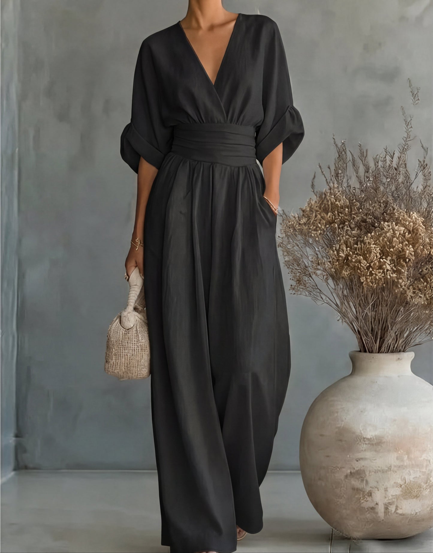 Daniela I Mono elegante de escote en V y pierna ancha