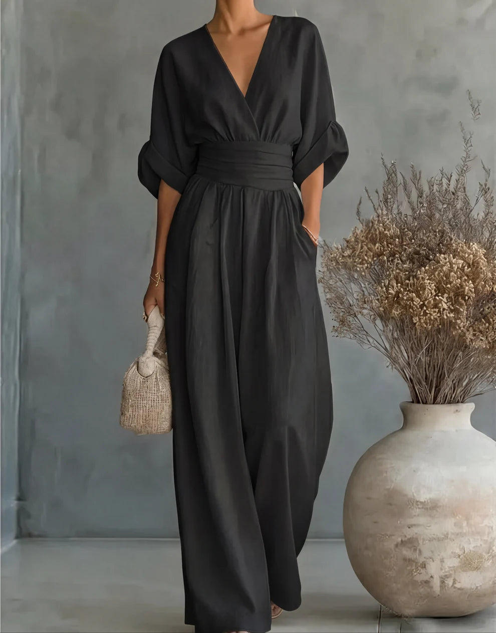 Daniela I Mono elegante de escote en V y pierna ancha